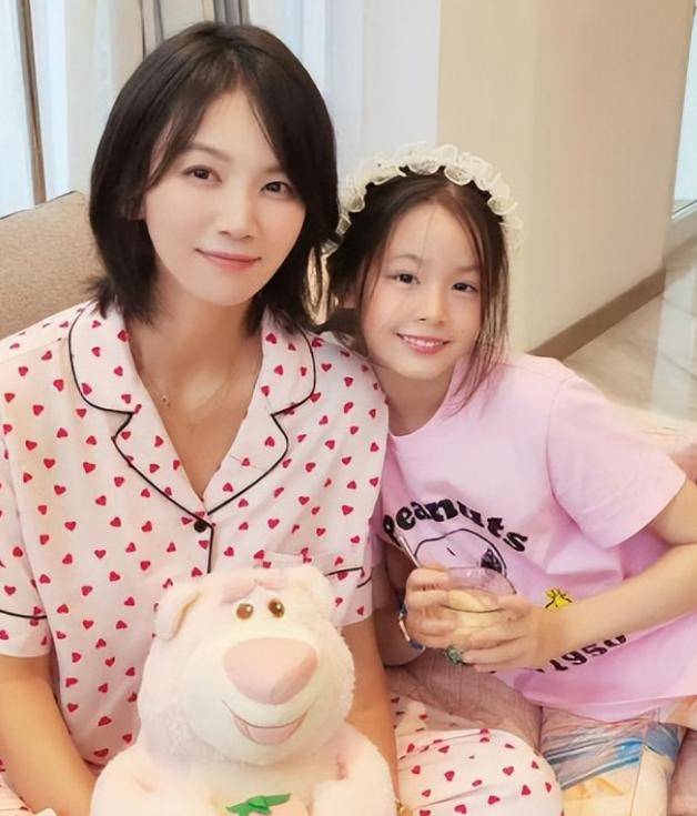 今独自抚养孩子的曹曦文活成人生赢家不朽情缘首页曾情断陈思诚嫁给富商如(图15)